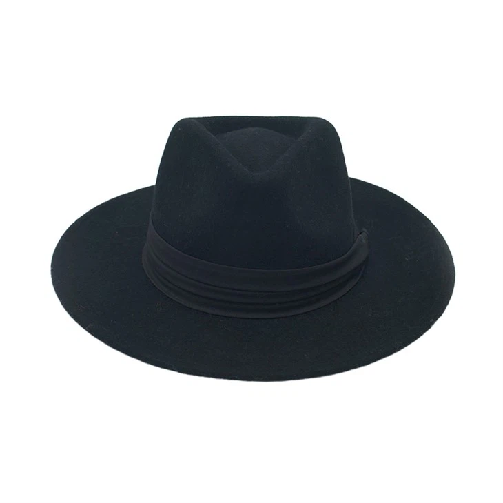 Чорні вовняні капелюхи