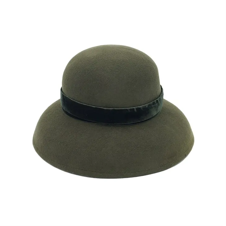 Чорно-зелені вовняні капелюхи