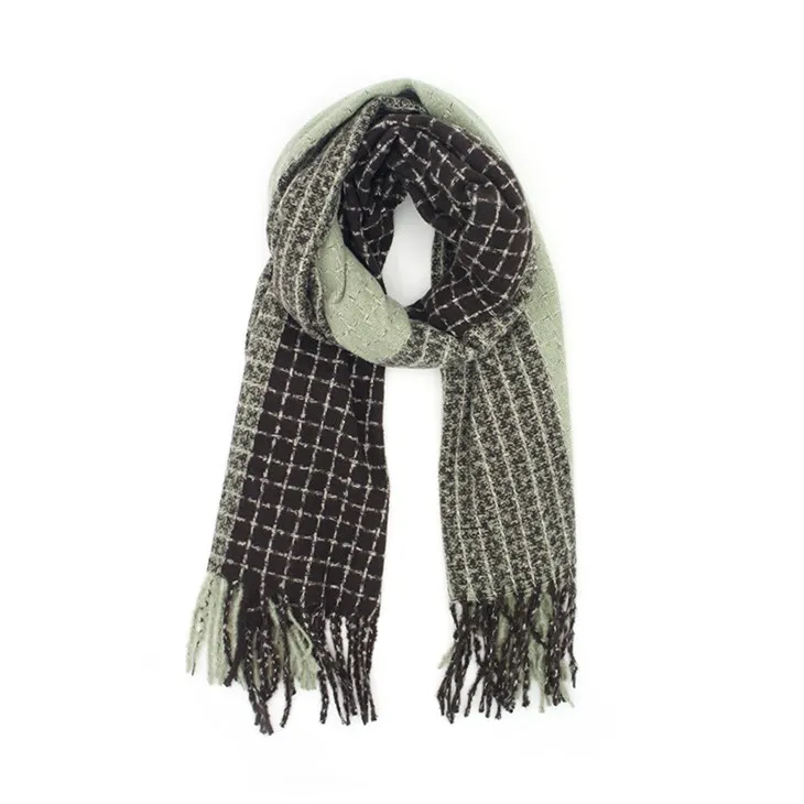 Шарф з бахромою