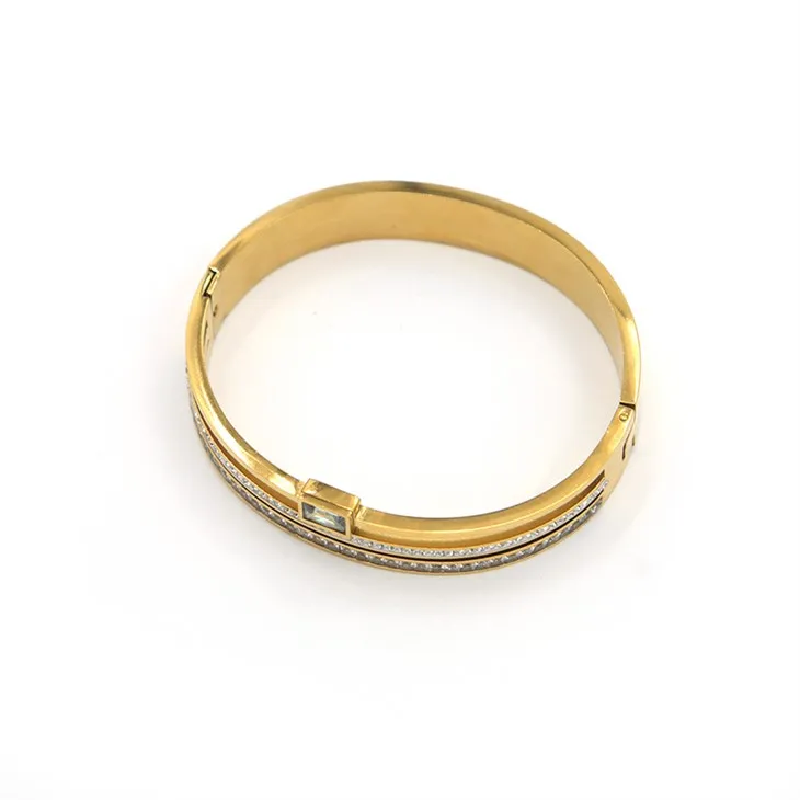 Жирний браслет із золотою зіркою