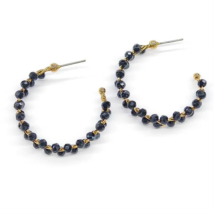 Сережка-кільце з чорних намистин