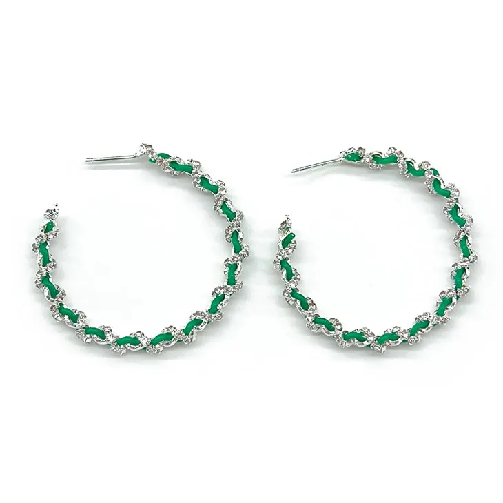 Зелений дорогоцінний камінь текстури сережки