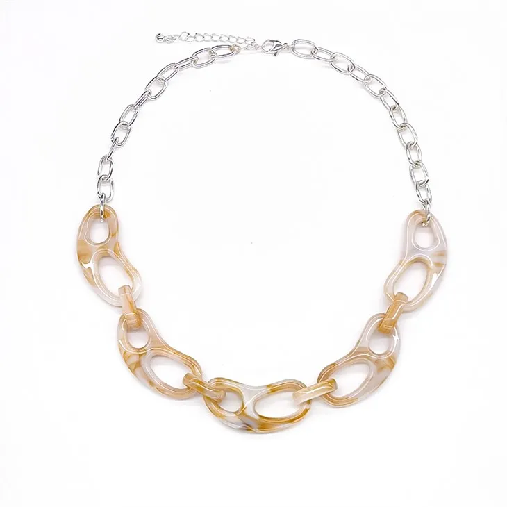 Срібне сміливе намисто